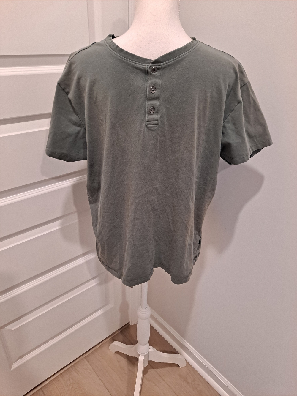 Kenneth Cole Short-Sleeve Henley in Olive